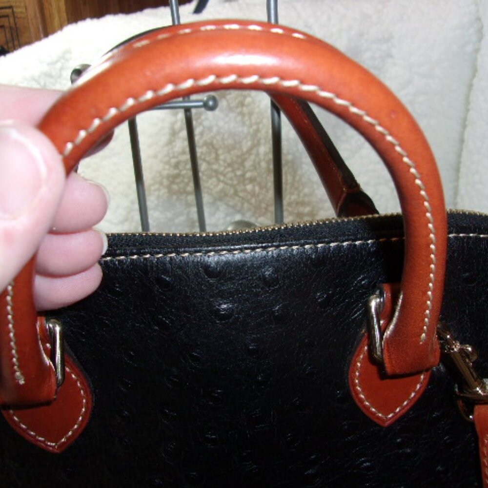 E-121 DOONEY&BOURKE OSTRITCH ZIP ZIP SATCHEL W/MATCHING WALLET - Picture 3 of 16